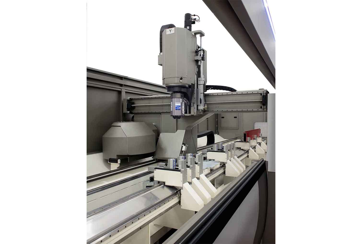 5 axis profile machining centre mecal taurus detail1